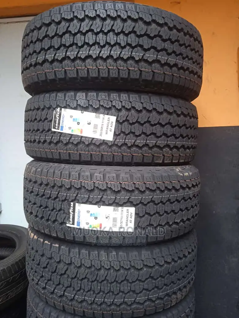 255/55r19 Goodyear Tyre (Wrangler