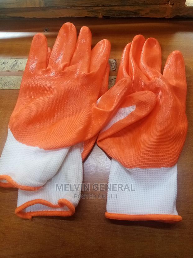 Short Hand Gloves.