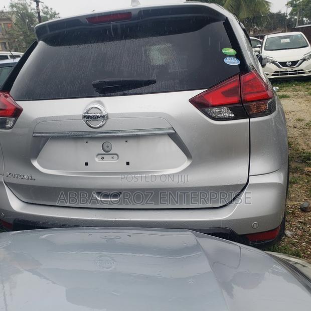 Nissan X-Trail 2018 Silver - thumbnail 3