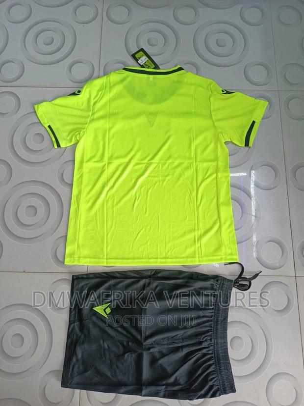 Referee Uniform Macron Brand - thumbnail 4