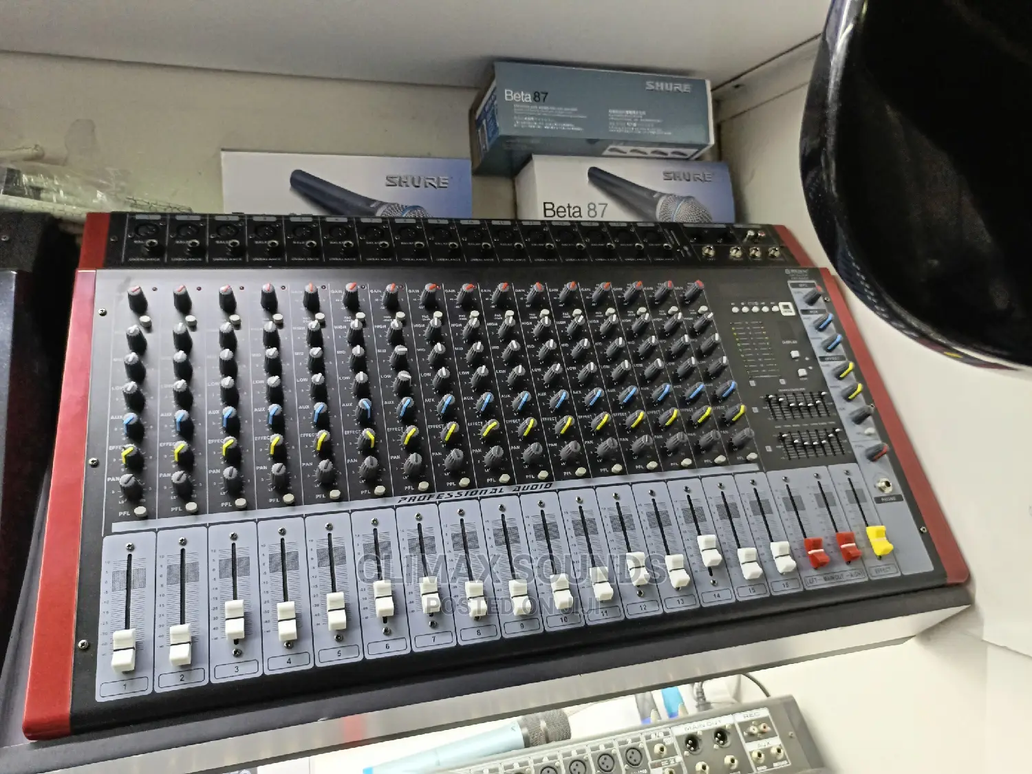 Powered Mixer 16 Channel's