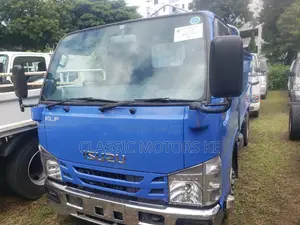 Isuzu Elf 2016 Blue