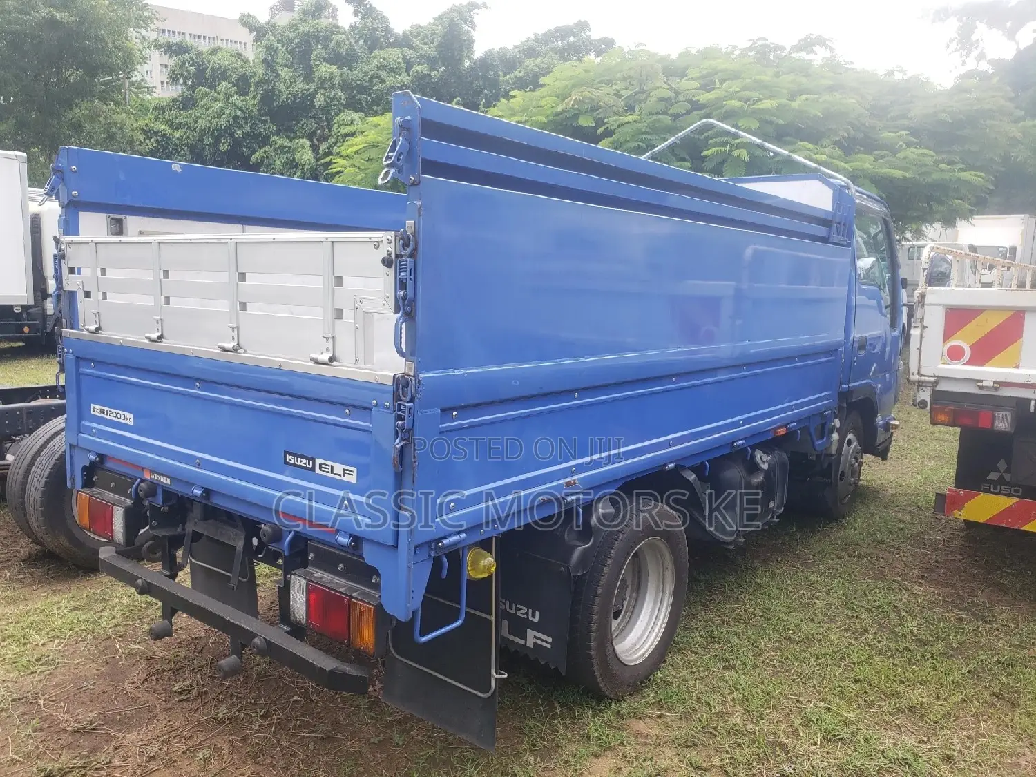 Isuzu Elf 2016 Blue
