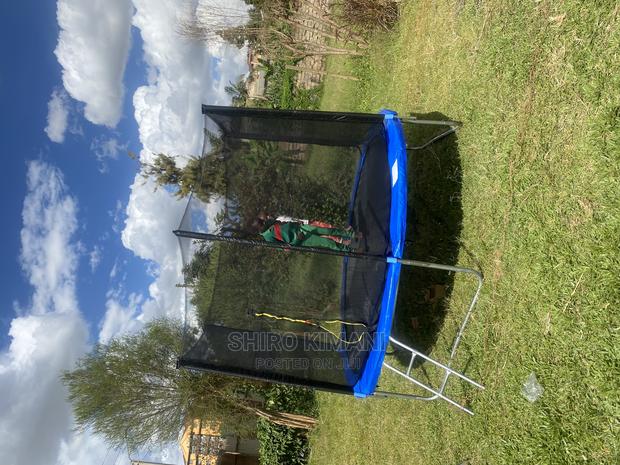 Big 10 Ft Trampoline. - thumbnail 2