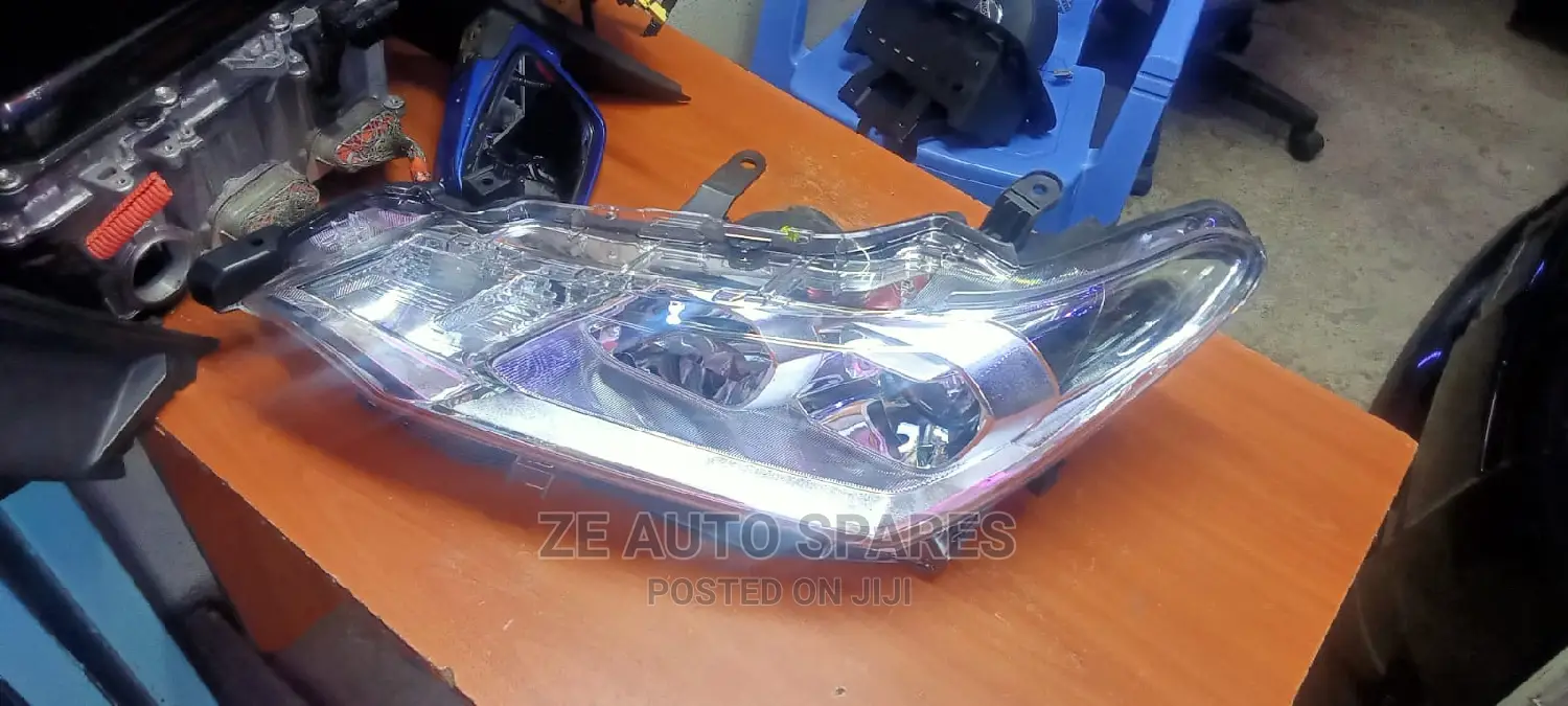 Fielder/Axio 2015 Headlight Xenon