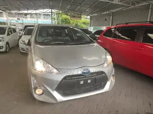Toyota Aqua 2017 Silver