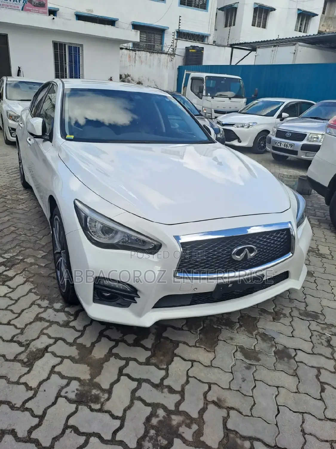 Nissan Skyline 2016 White
