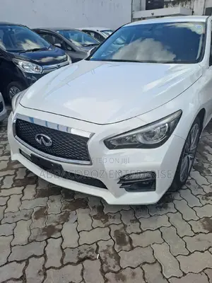 Nissan Skyline 2016 White