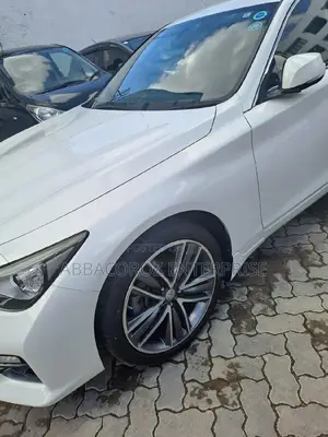 Nissan Skyline 2016 White