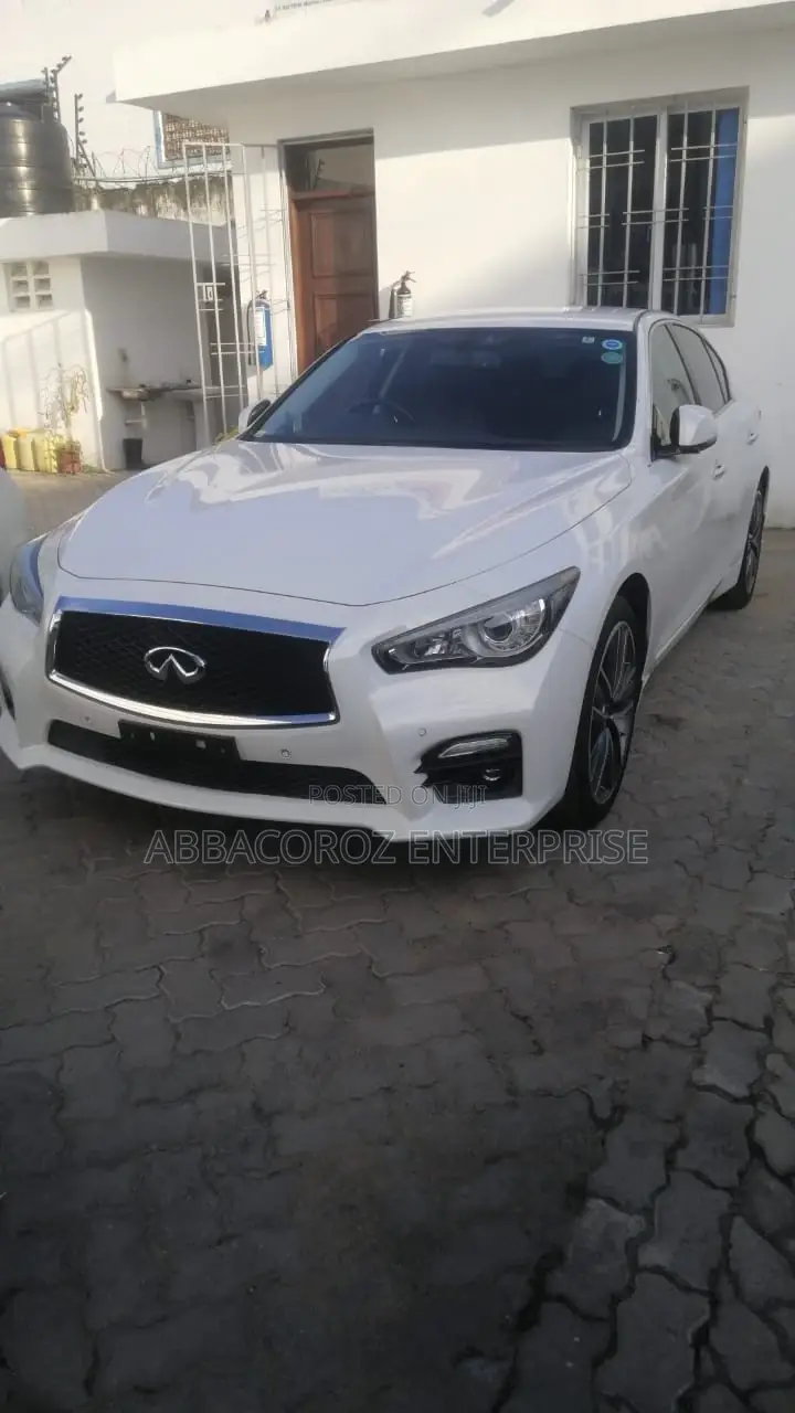 Nissan Skyline 2016 White