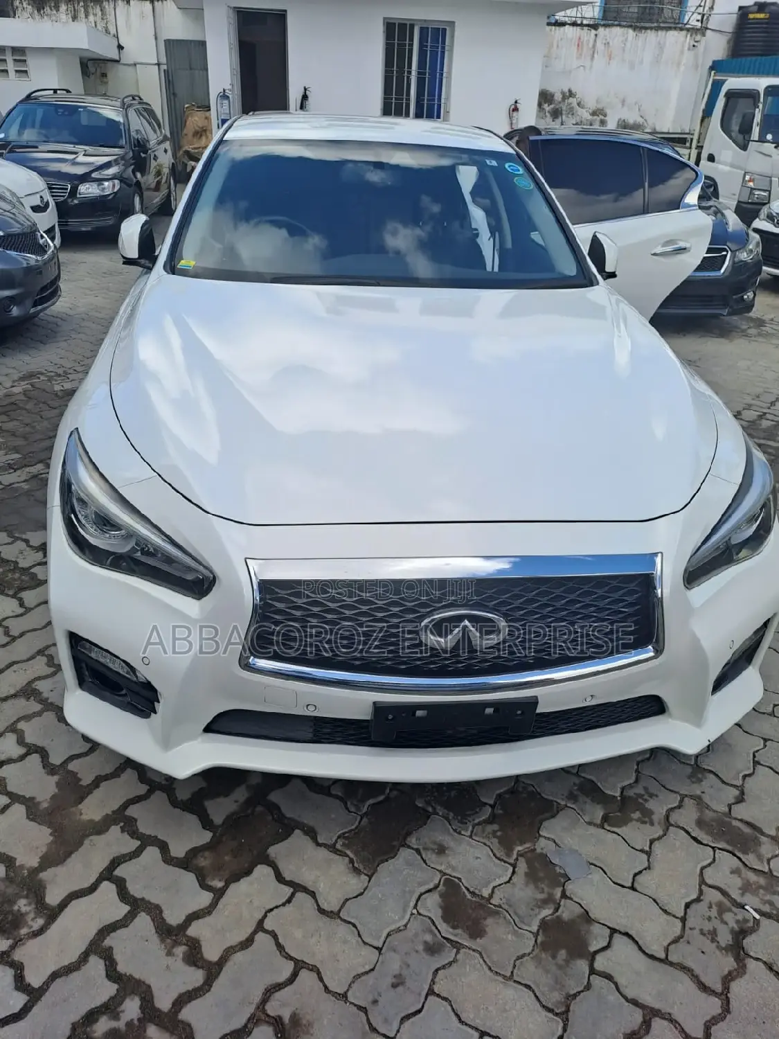 Nissan Skyline 2016 White