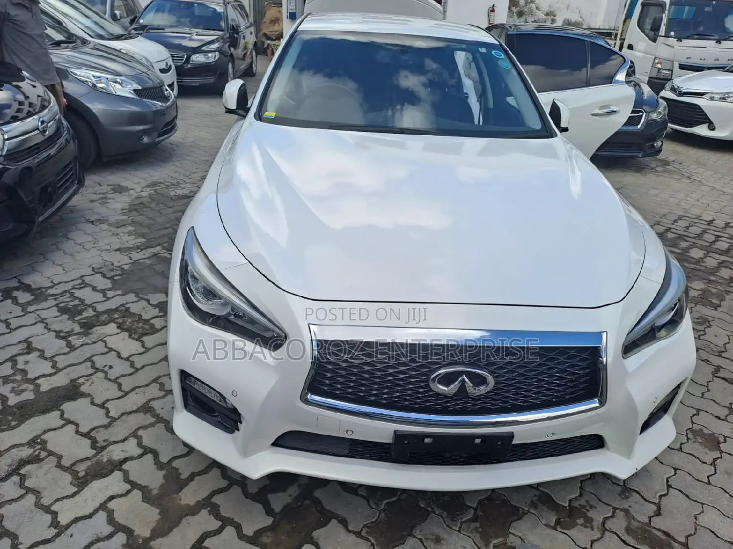 Nissan Skyline 2016 White