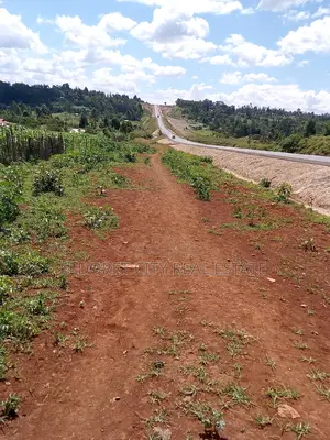 2 Points Touching Tarmac Kapseret