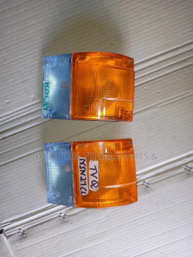 Cornerlamp Nissan E24/E27/Caravan/Qd32 - thumbnail 2