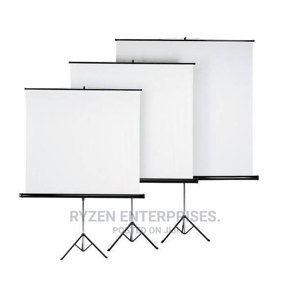 Tripod Projector Screen - main view