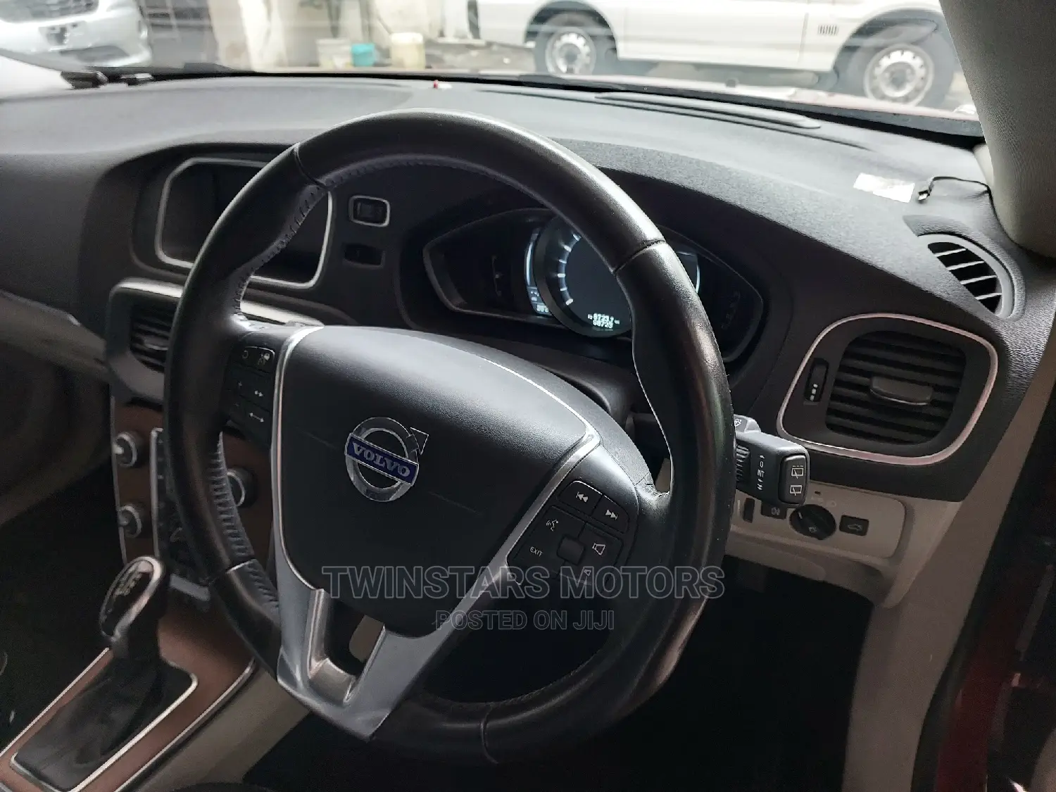 Volvo V40 2015 Red