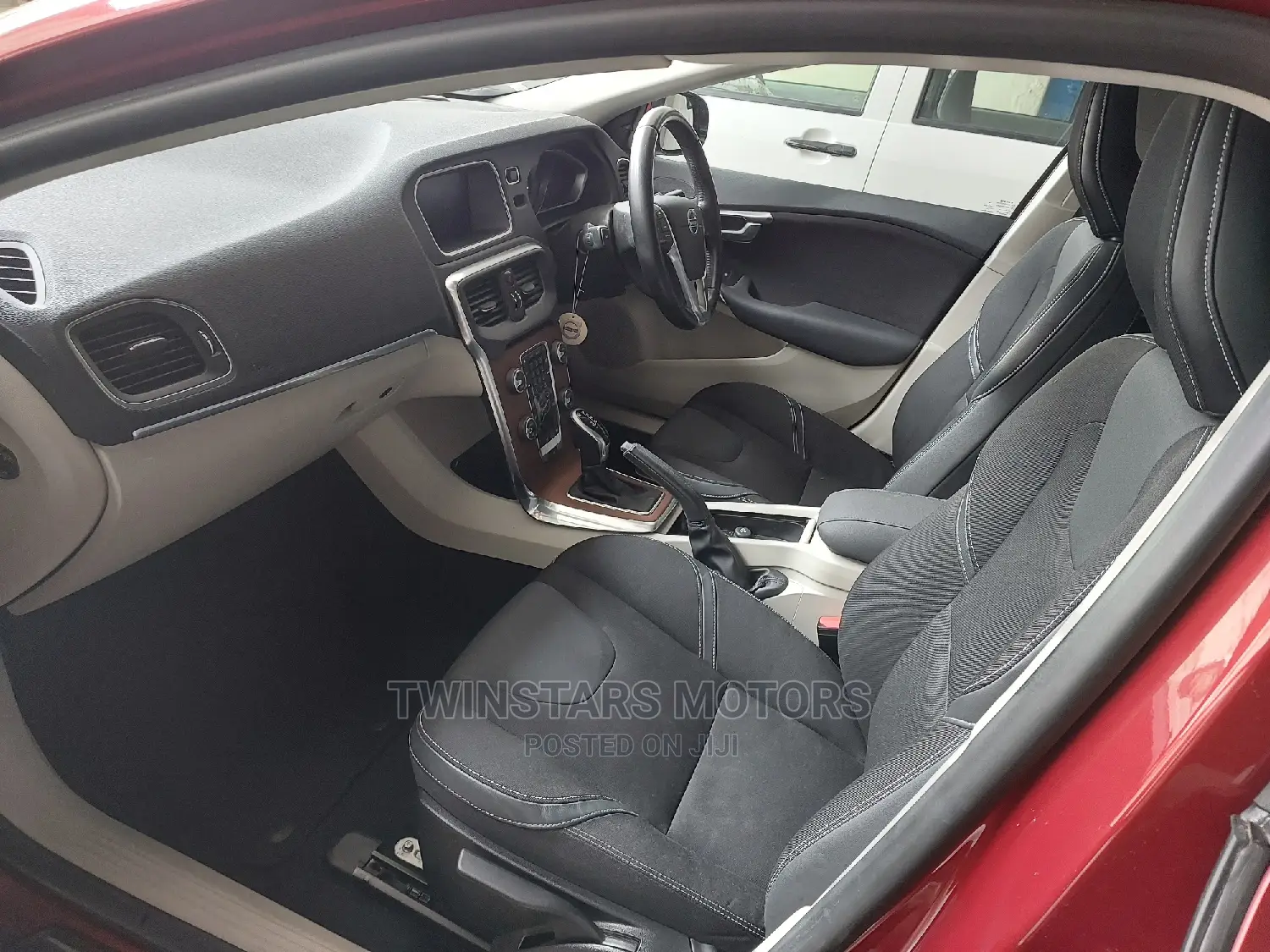 Volvo V40 2015 Red