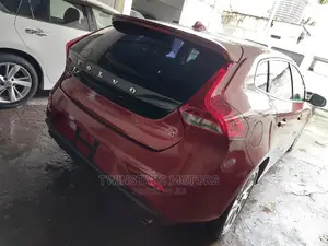 Volvo V40 2015 Red