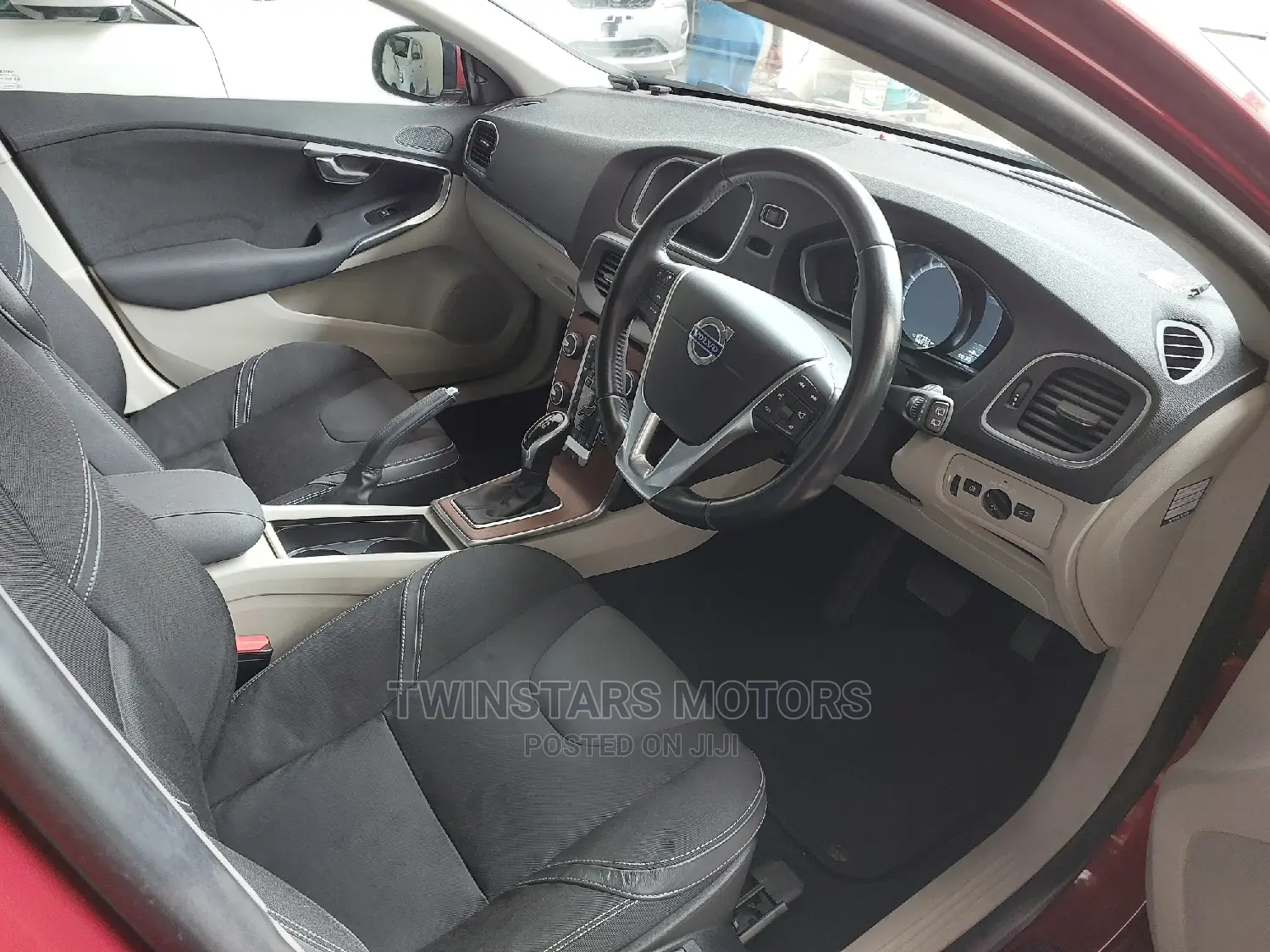 Volvo V40 2015 Red
