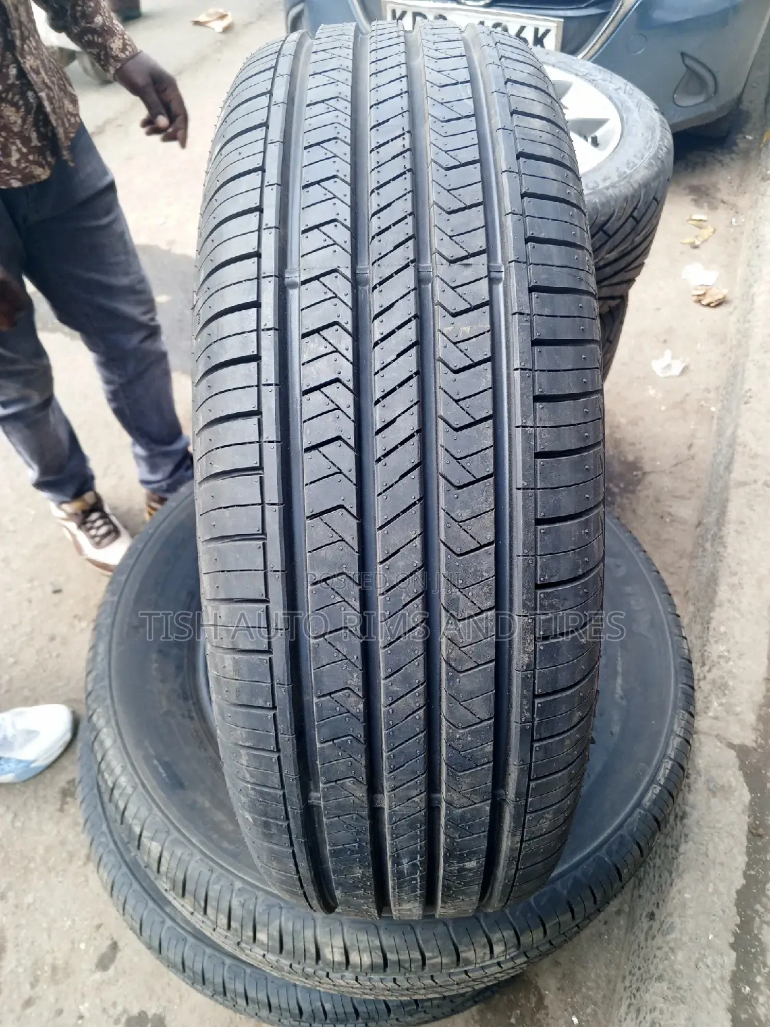 225/65r17 Aptany Tire