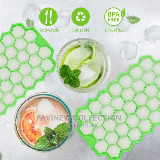 Reusable Honeycomb Silicone Ice Cube Mould With Lid - thumbnail 5