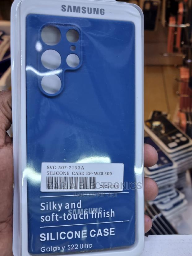 Samsung S22 Ultra Silicon Cover Black and Blue - thumbnail 2