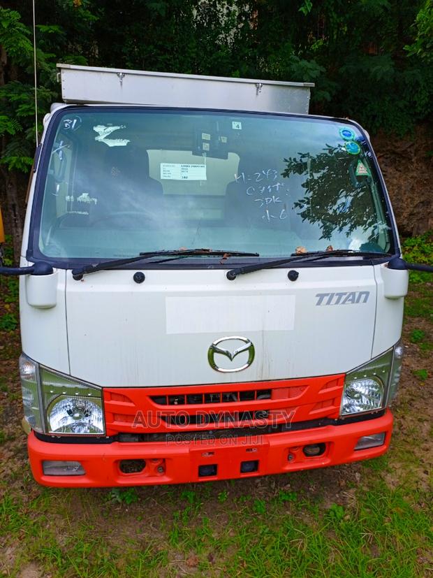 Isuzu Truck Elf - thumbnail 5
