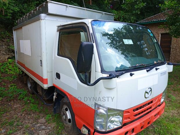 Isuzu Truck Elf - thumbnail 6