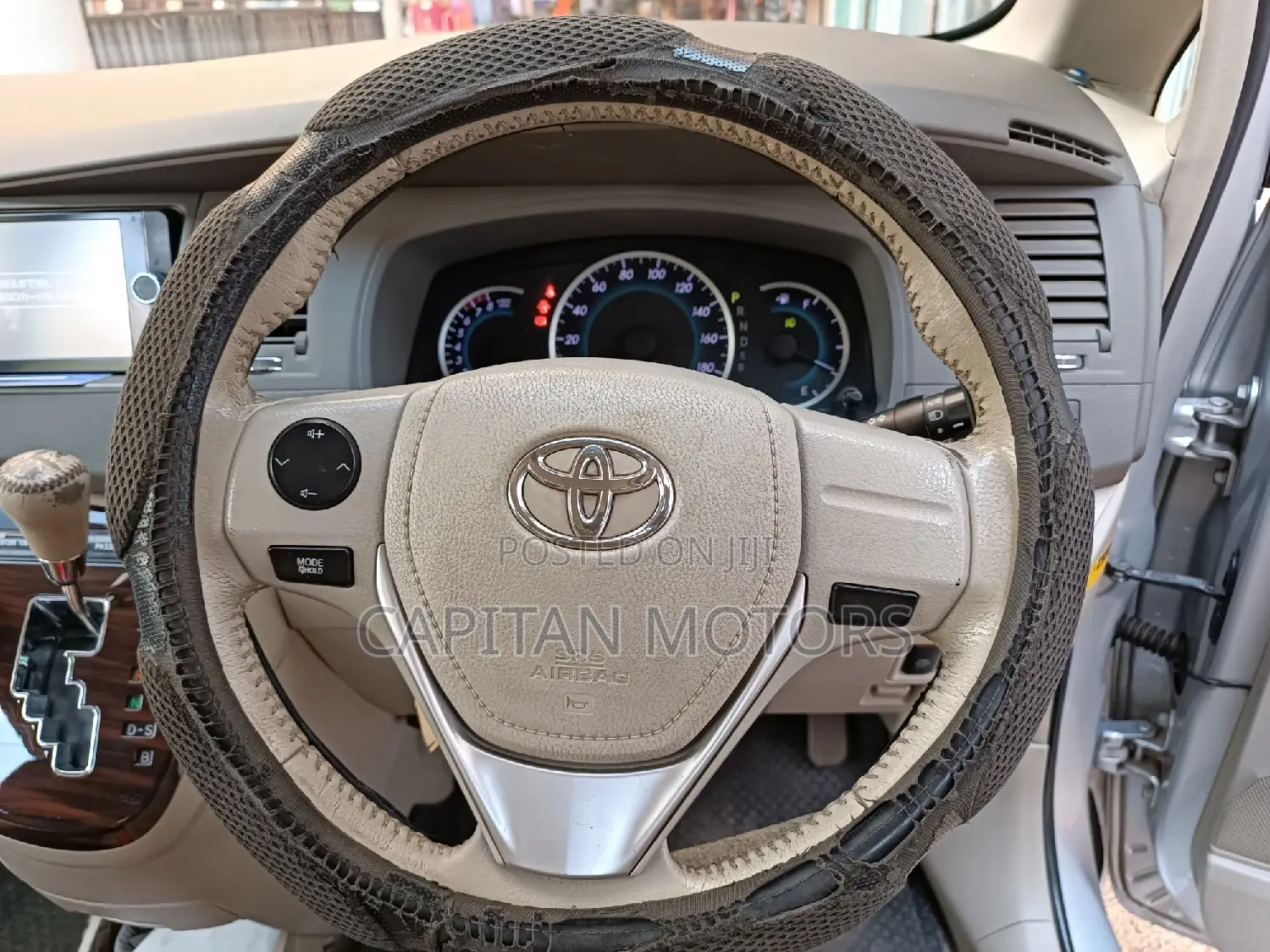 Toyota ISIS 1.8 Platana 2WD 2013 Silver