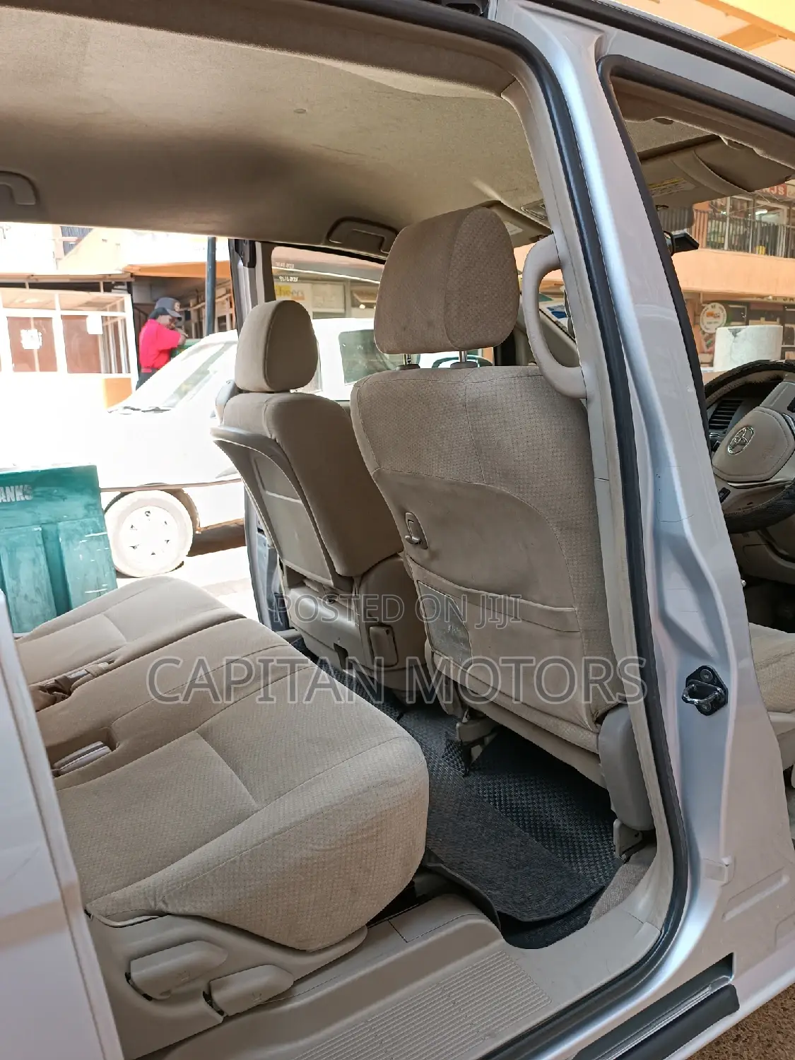 Toyota ISIS 1.8 Platana 2WD 2013 Silver