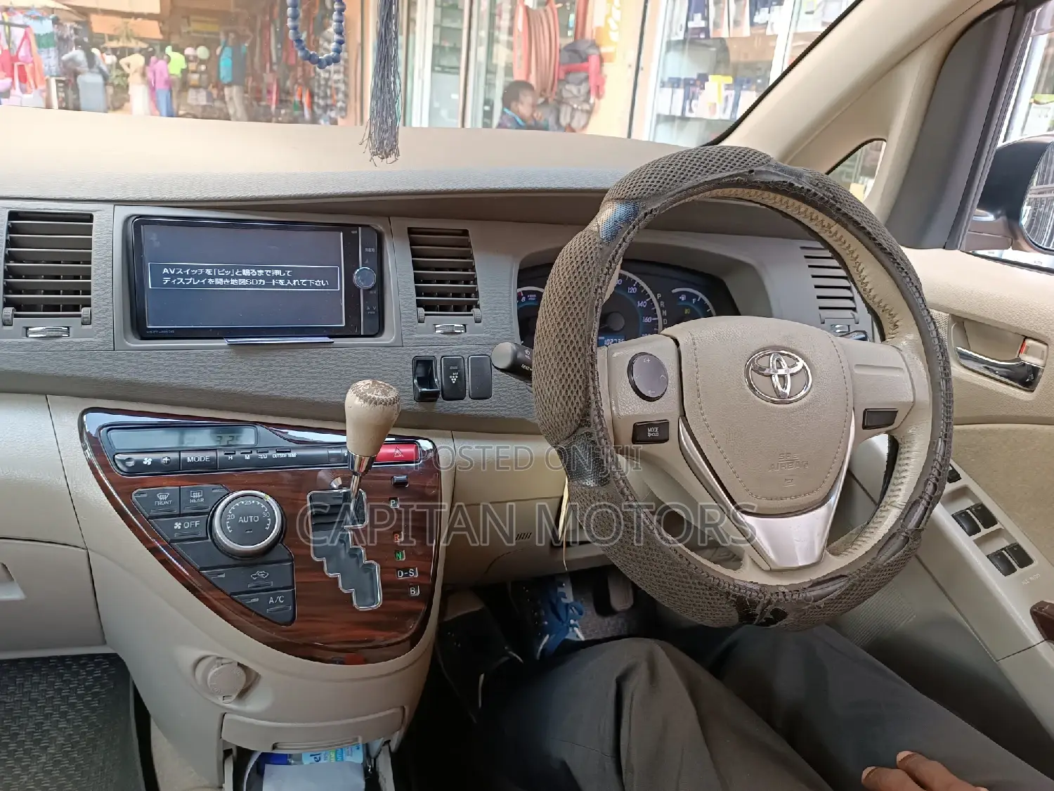 Toyota ISIS 1.8 Platana 2WD 2013 Silver