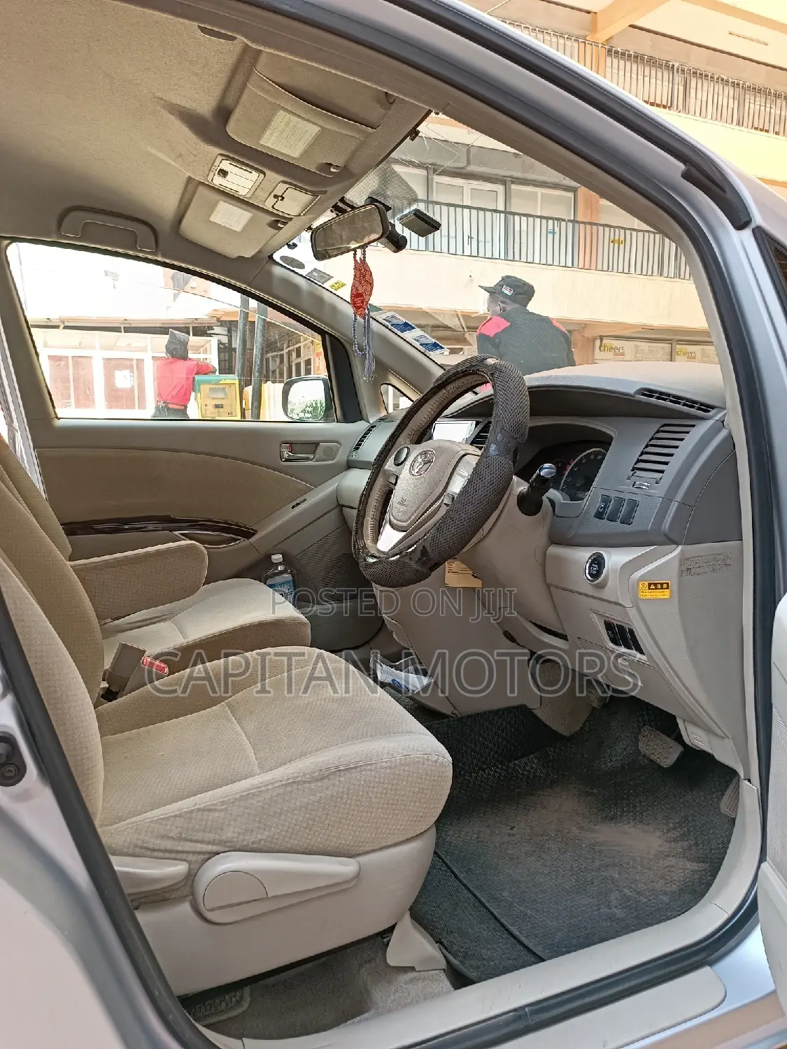 Toyota ISIS 1.8 Platana 2WD 2013 Silver