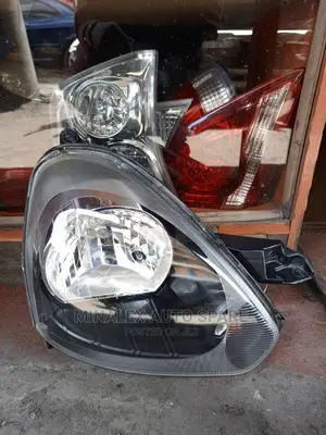 Daihatsu Mira Eis Headlight