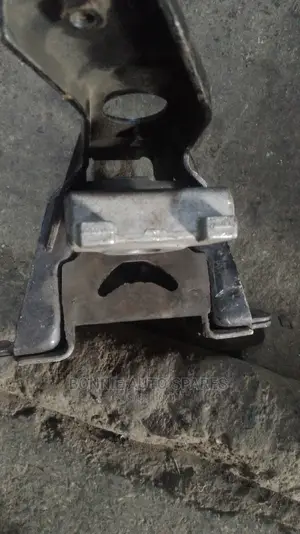Vitz 1KR Upper Gear Mounting