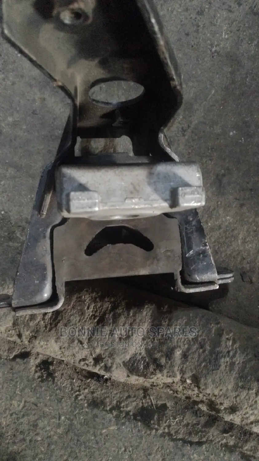 Vitz 1KR Upper Gear Mounting