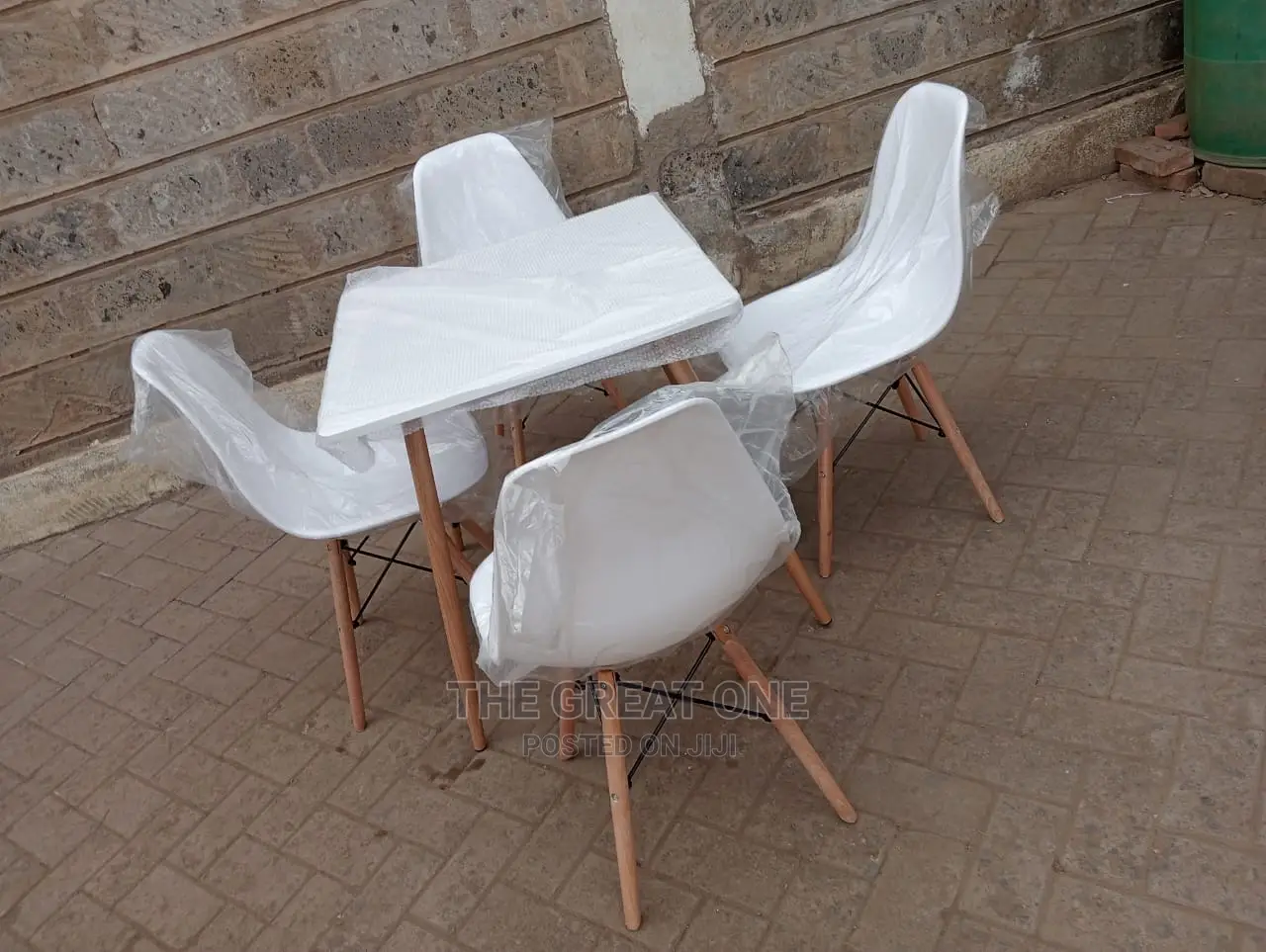 Dining Table and 4 Chairs