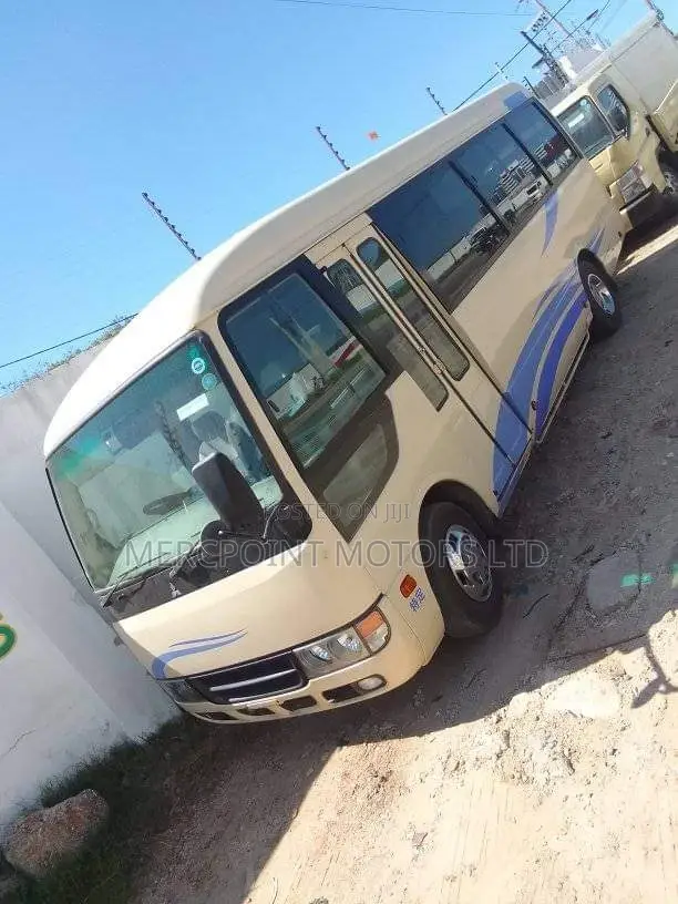 Mitsubishi Fuso Rosa 2016 White