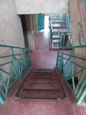 Moving Kutoka Ngorofa Kuenda Ngorofa