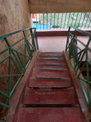 Moving Kutoka Ngorofa Kuenda Ngorofa