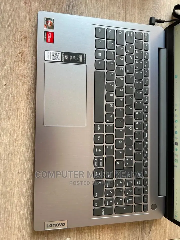 New Laptop Lenovo 8GB Intel Core I5 SSD 512GB