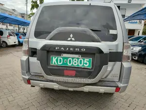 Mitsubishi Pajero 2016 Silver