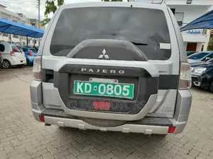 Mitsubishi Pajero 2016 Silver