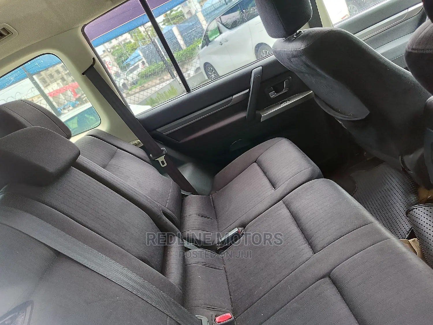 Mitsubishi Pajero 2016 Silver