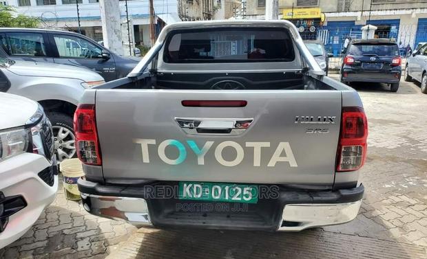 Toyota Hilux 2016 Silver - thumbnail 5