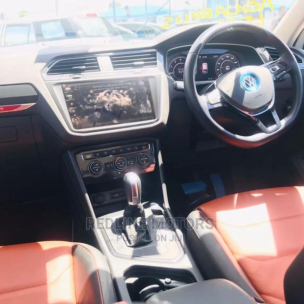 Volkswagen Tiguan 2017 White - thumbnail 4