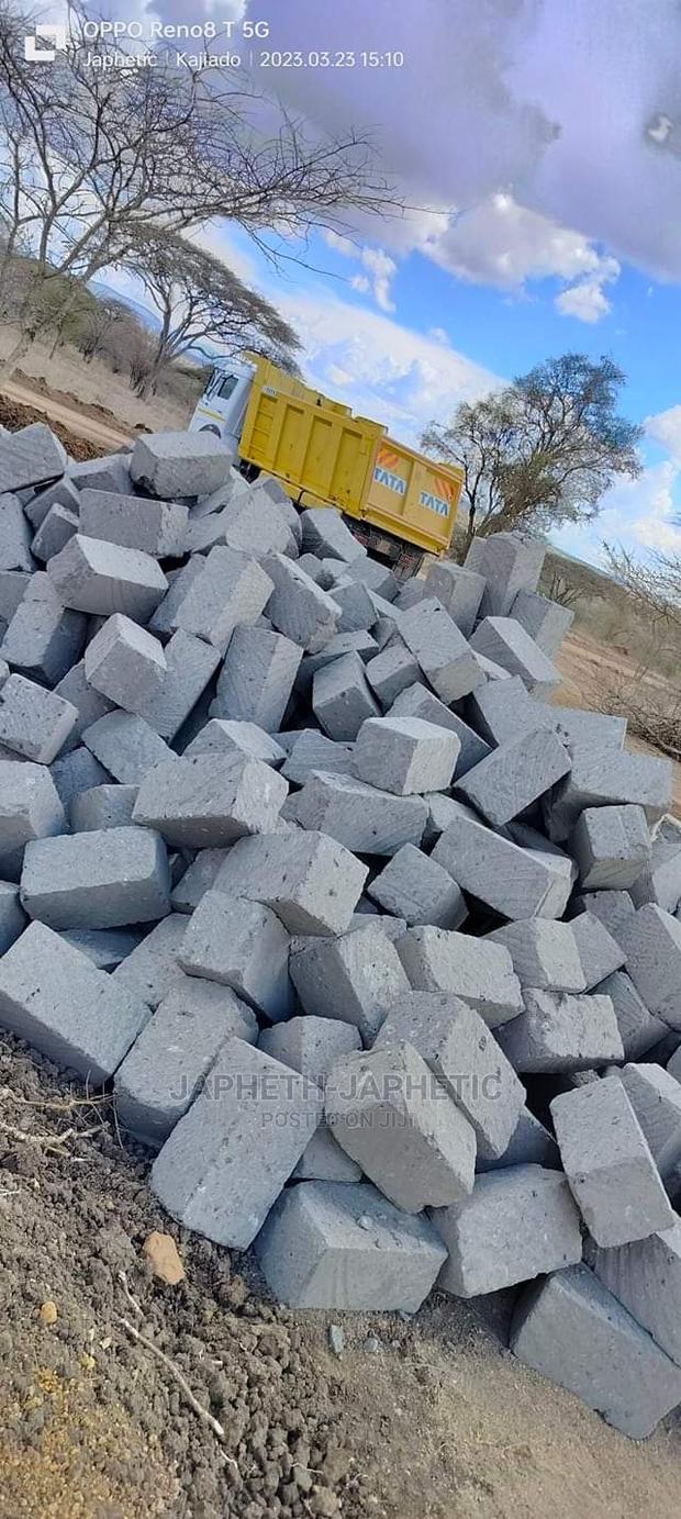 Mawe Safi Sana Ya Ndarugo, Machine Cut  - main view
