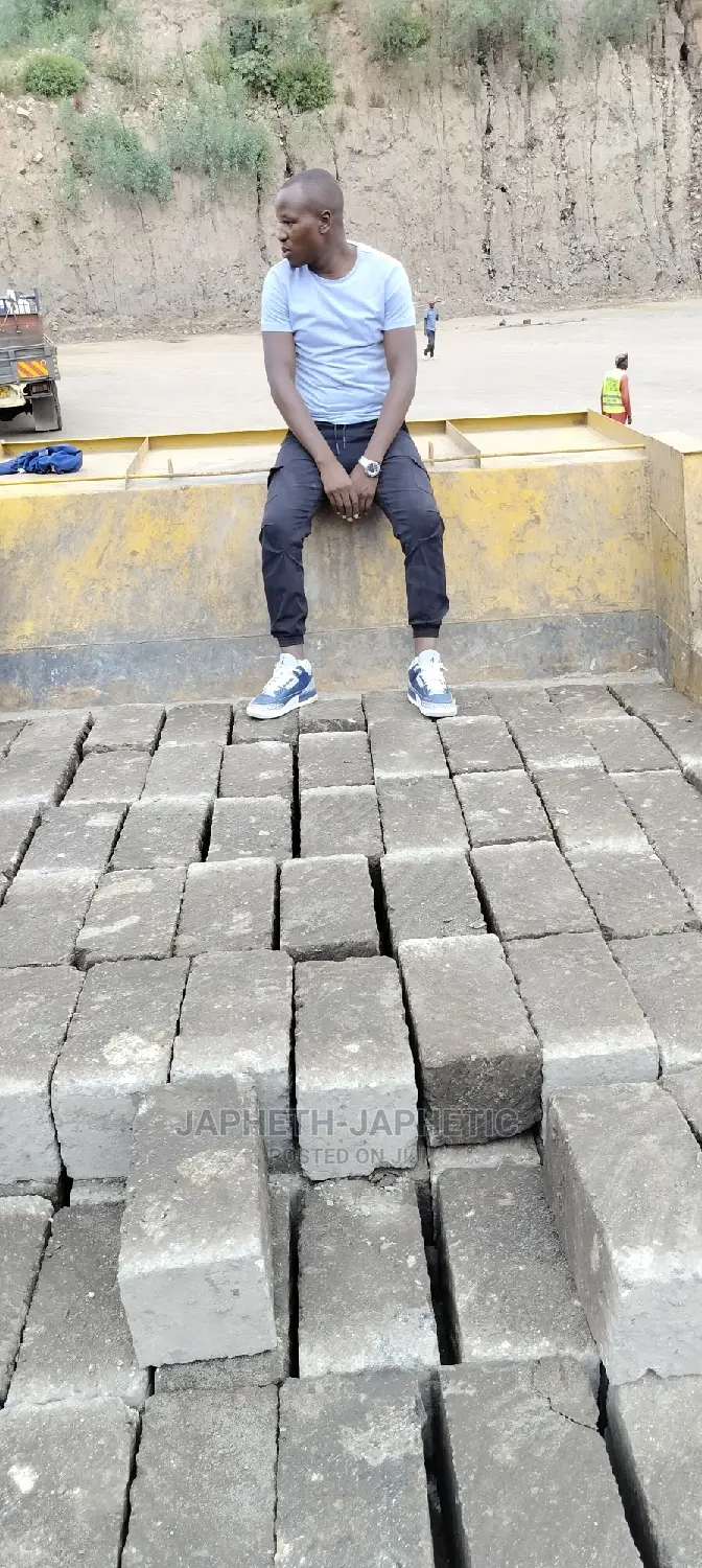 Mawe Safi Sana Ya Ndarugo, Machine Cut 