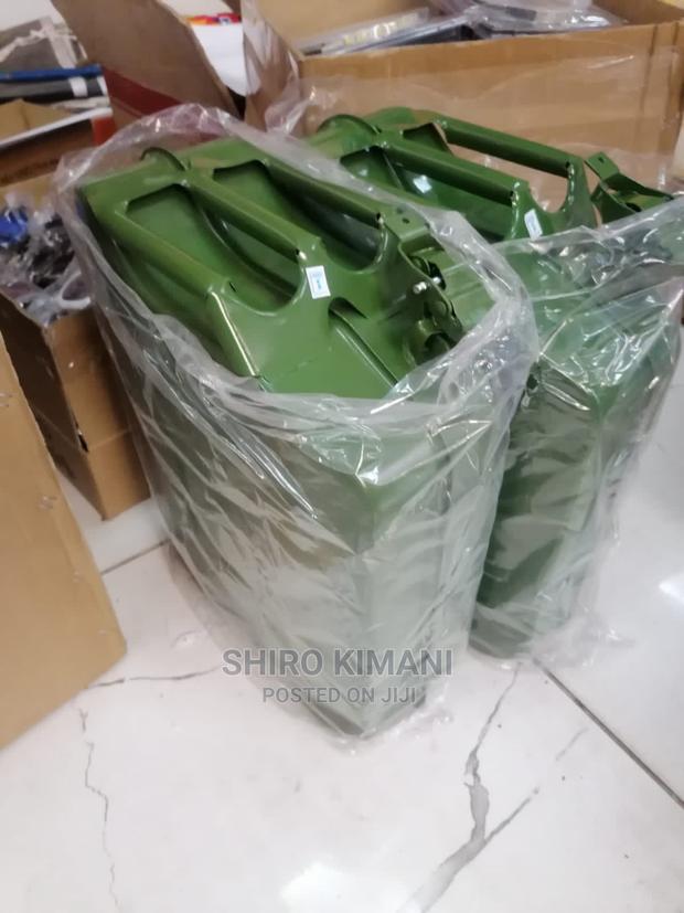 High Quality 20 Litre Fuel Jerrican - thumbnail 2