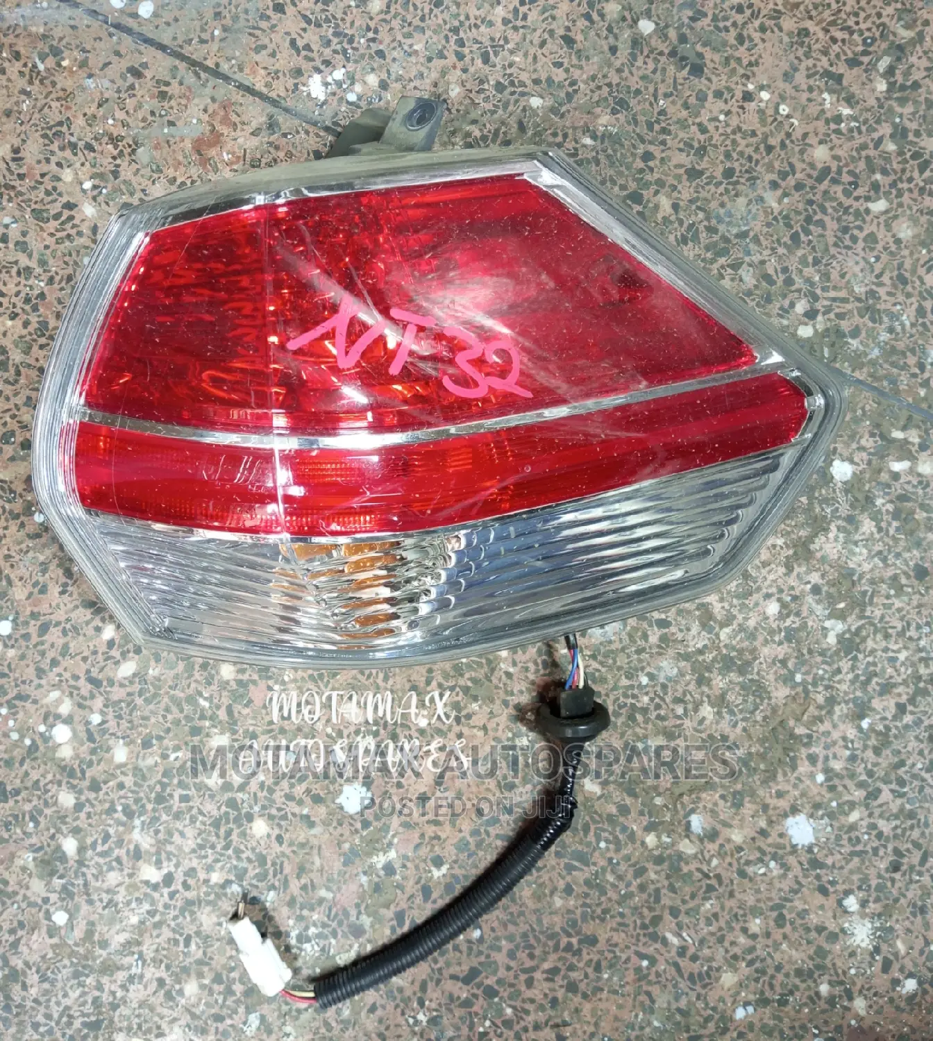 Nissan X-Trail NT32 Tail Light