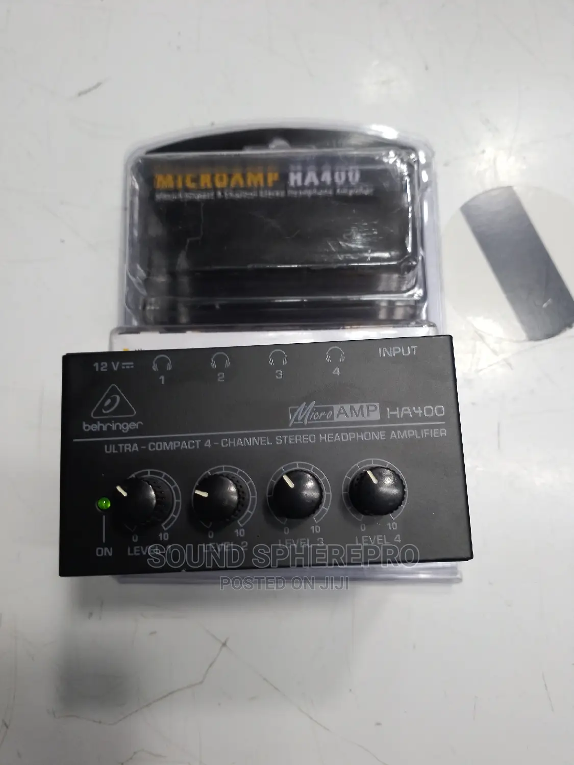 Behringer 4 Channel Headphones Amplifier HA400